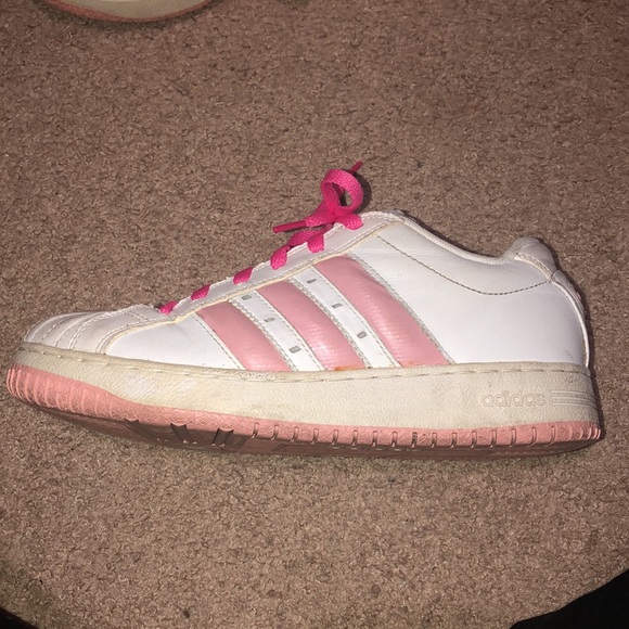 Cute Adidas shoes - Picture 2 of 10